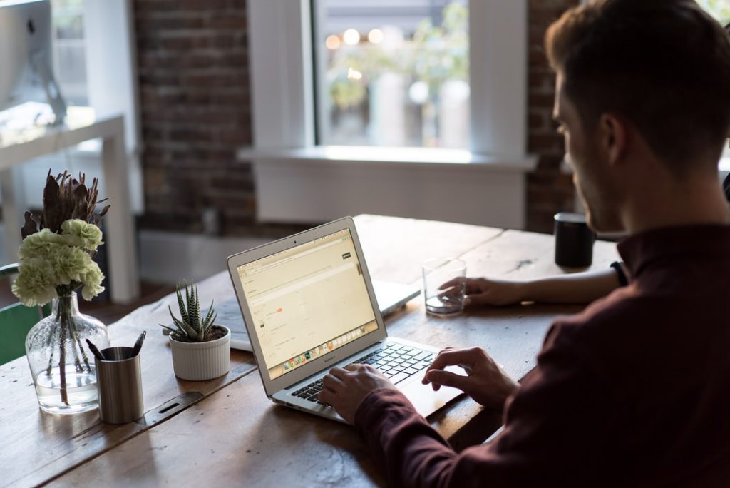 Effecten van digitale apparaten op de ogen: hoe je jezelf beschermt